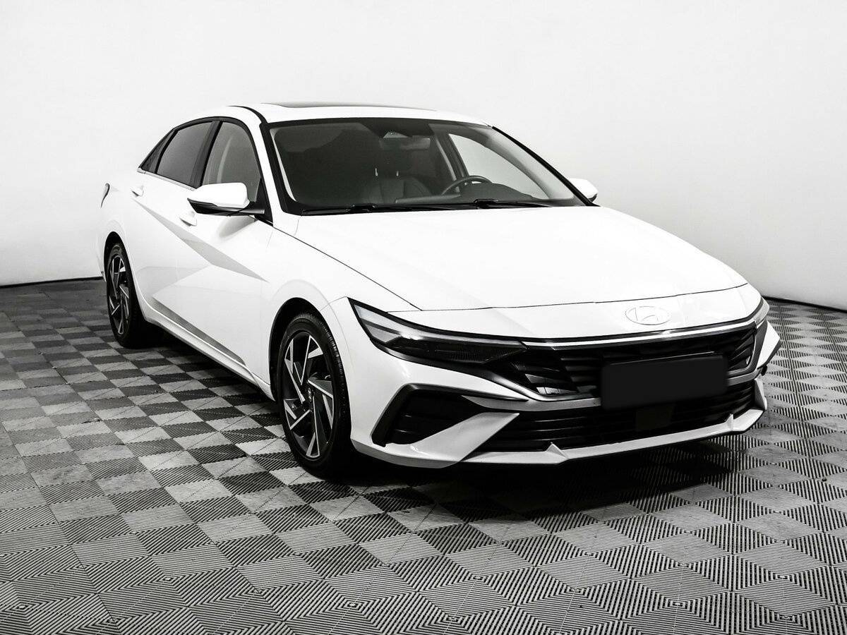 Hyundai Elantra 2023 года с пробегом. Фото: #2