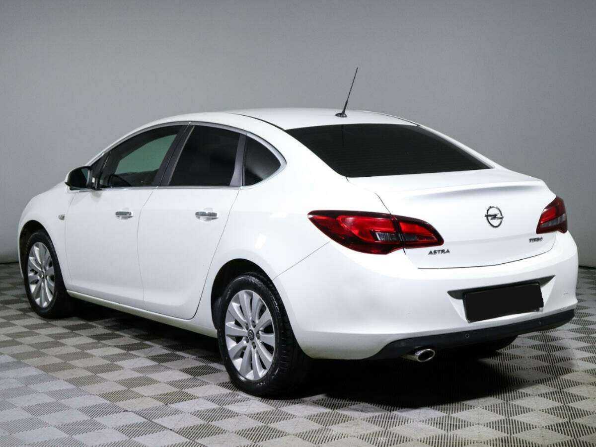 Opel Astra 2013 года с пробегом. Фото: #6