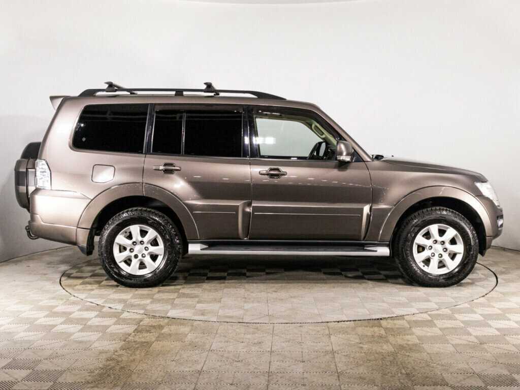 Mitsubishi Pajero 2014 года с пробегом. Фото: #3