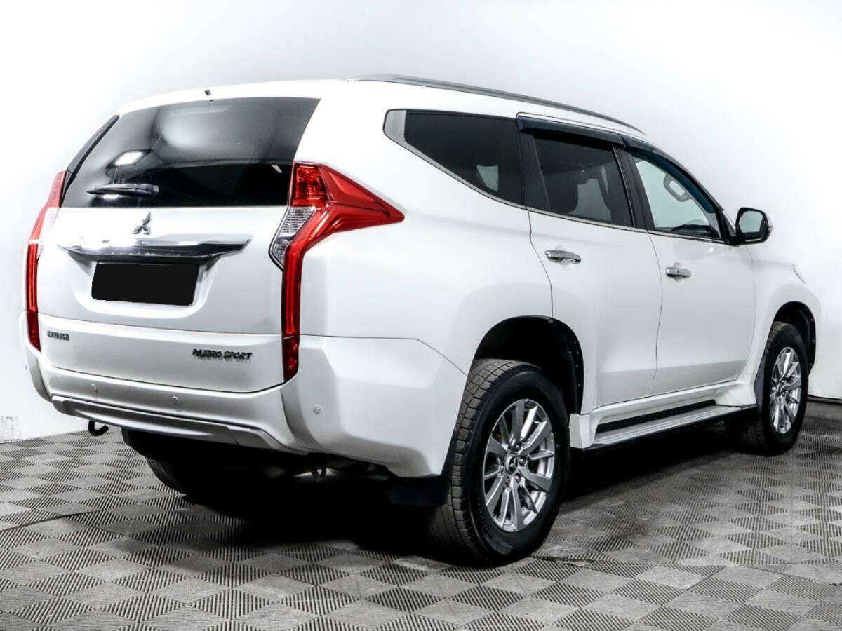 Mitsubishi Pajero Sport 2017 года с пробегом. Фото: #3