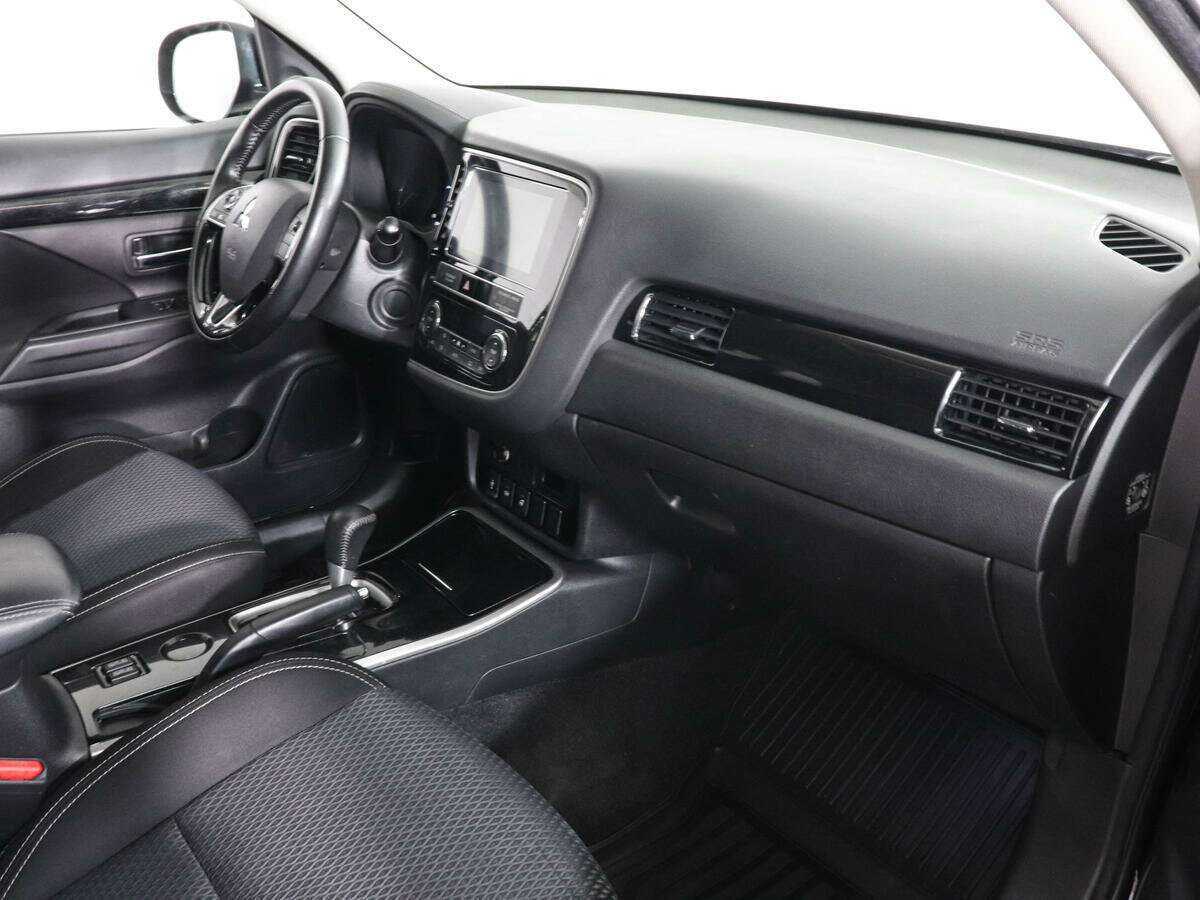 Mitsubishi Outlander 2018 года с пробегом. Фото: #9