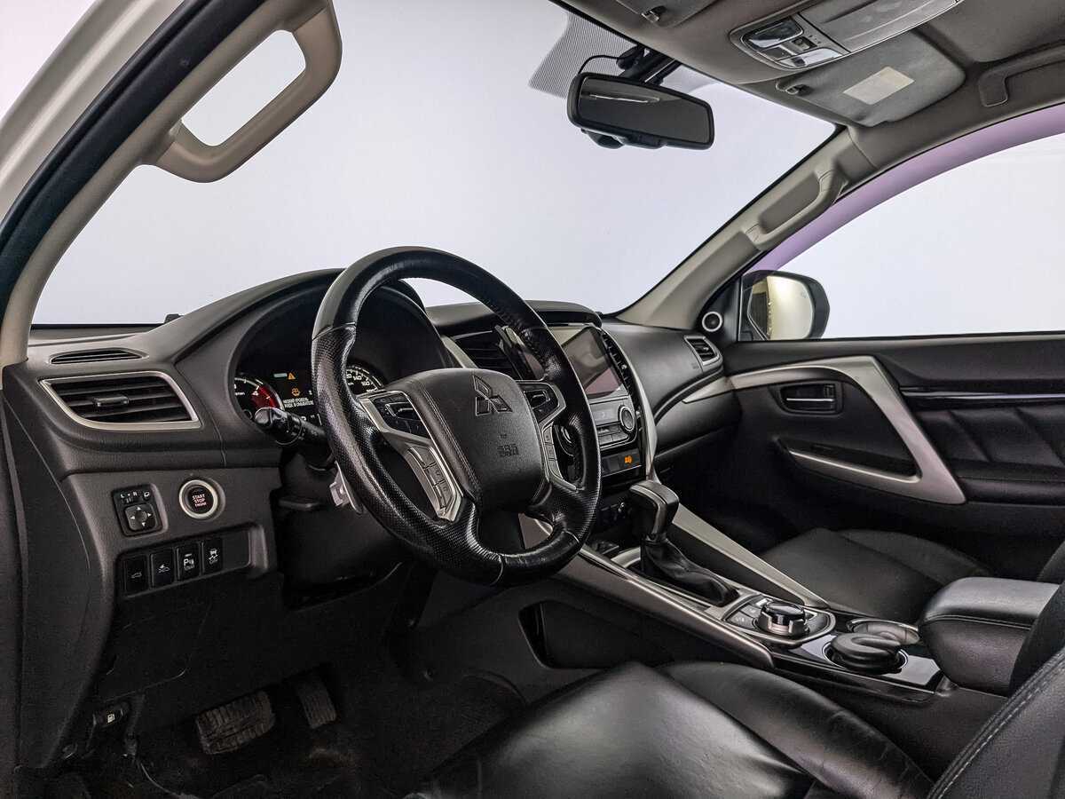 Mitsubishi Pajero Sport 2017 года с пробегом. Фото: #12