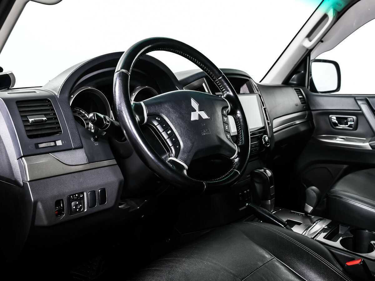 Mitsubishi Pajero 2015 года с пробегом. Фото: #11