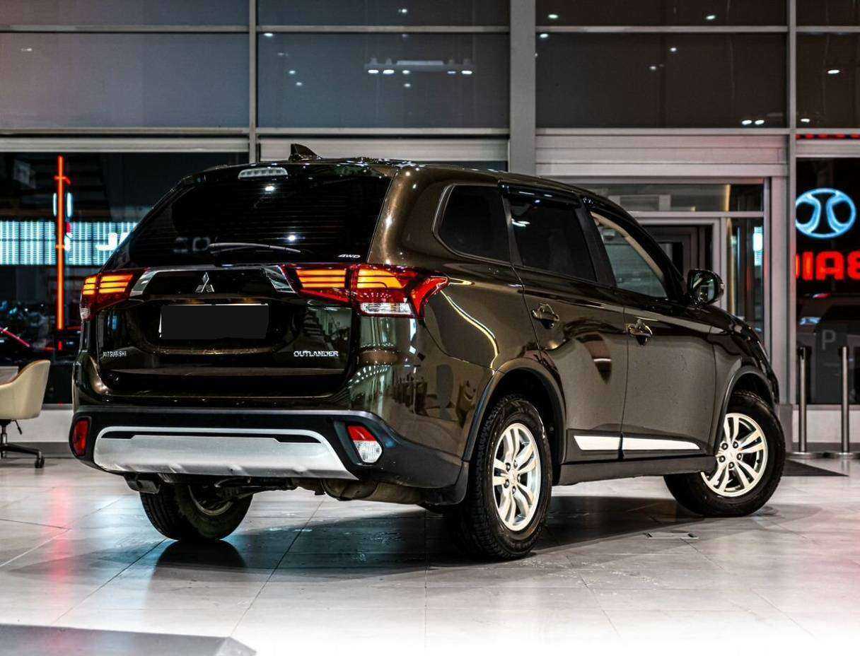 Mitsubishi Outlander 2018 года с пробегом. Фото: #2