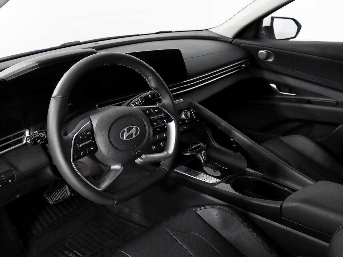 Hyundai Elantra 2024 года с пробегом. Фото: #8