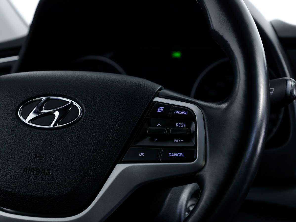 Hyundai Elantra 2018 года с пробегом. Фото: #18
