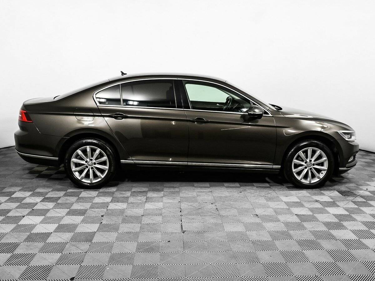 Volkswagen Passat 2017 года с пробегом. Фото: #3
