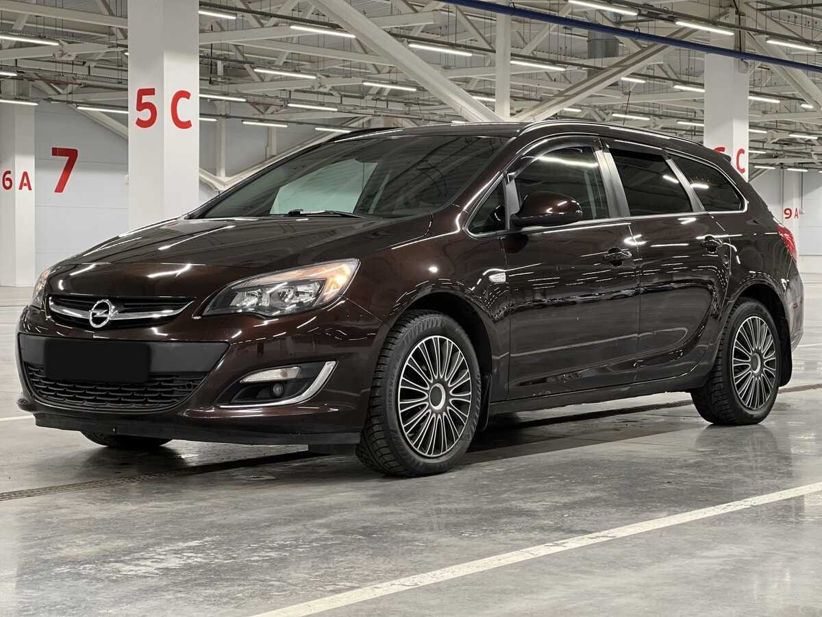 Opel Astra 2013 года с пробегом. Посмотреть фото