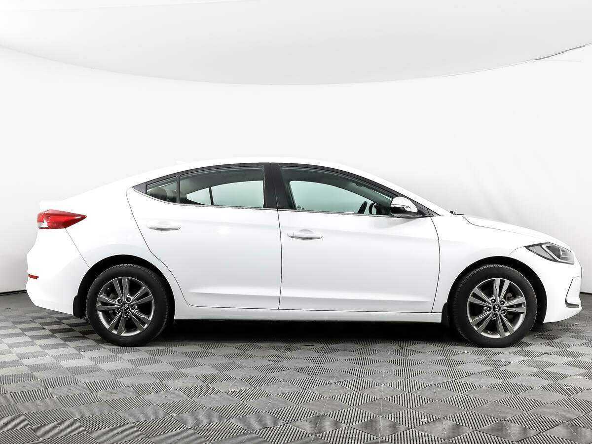 Hyundai Elantra 2017 года с пробегом. Фото: #3