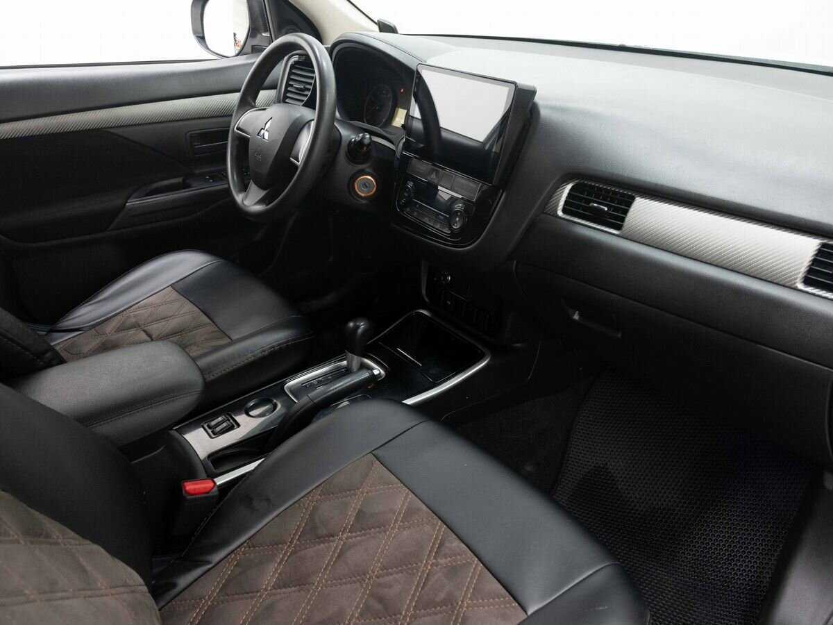 Mitsubishi Outlander 2018 года с пробегом. Фото: #12