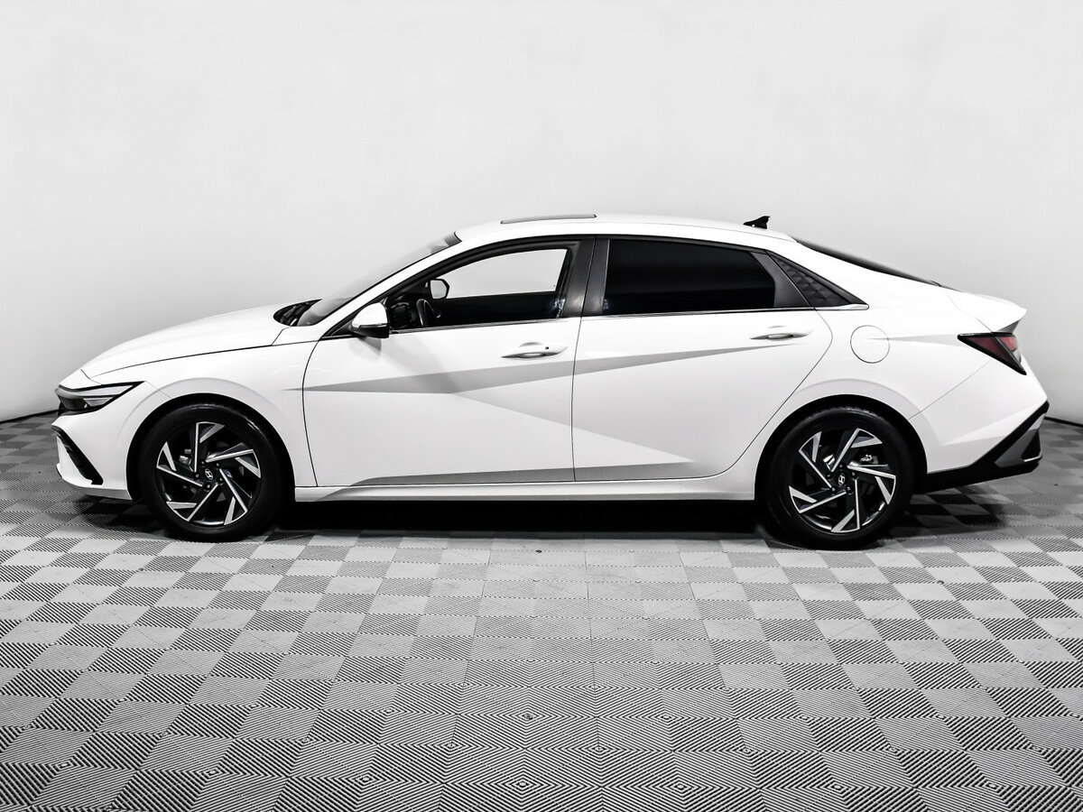 Hyundai Elantra 2023 года с пробегом. Фото: #7