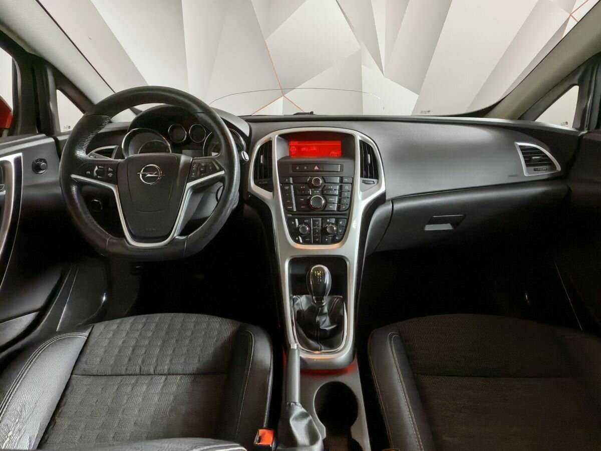 Opel Astra 2012 года с пробегом. Фото: #9