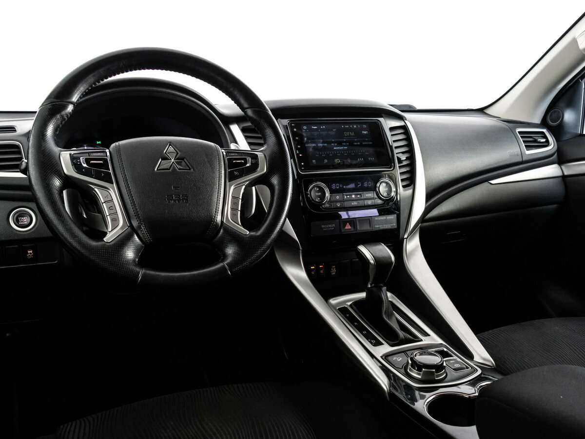 Mitsubishi Pajero Sport 2017 года с пробегом. Фото: #7