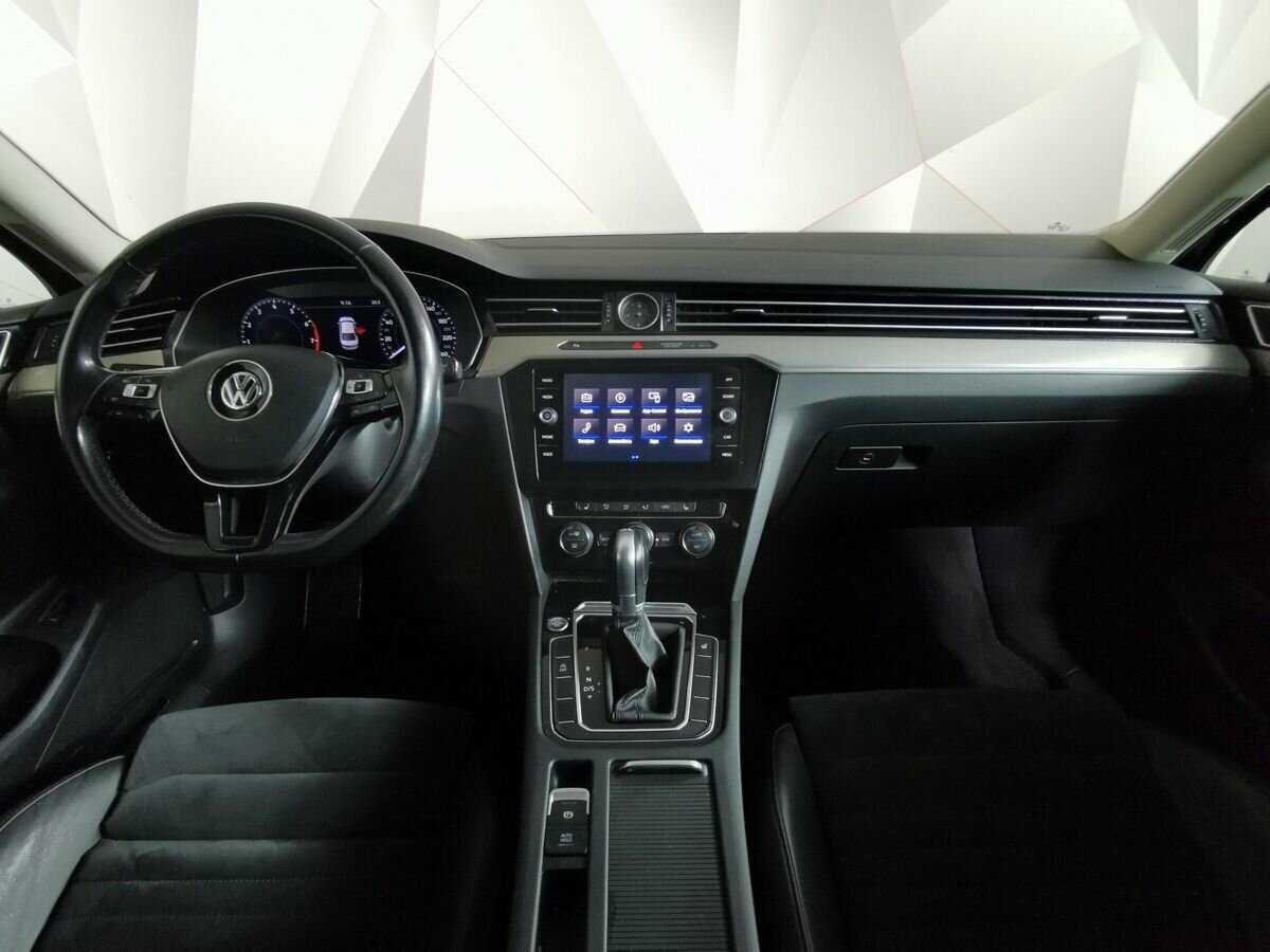 Volkswagen Passat 2018 года с пробегом. Фото: #9