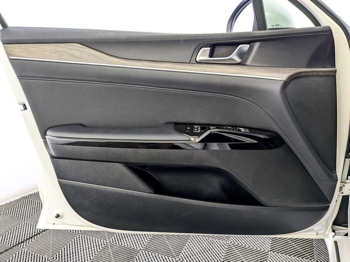 Kia K5 2021 года с пробегом. Фото: #13