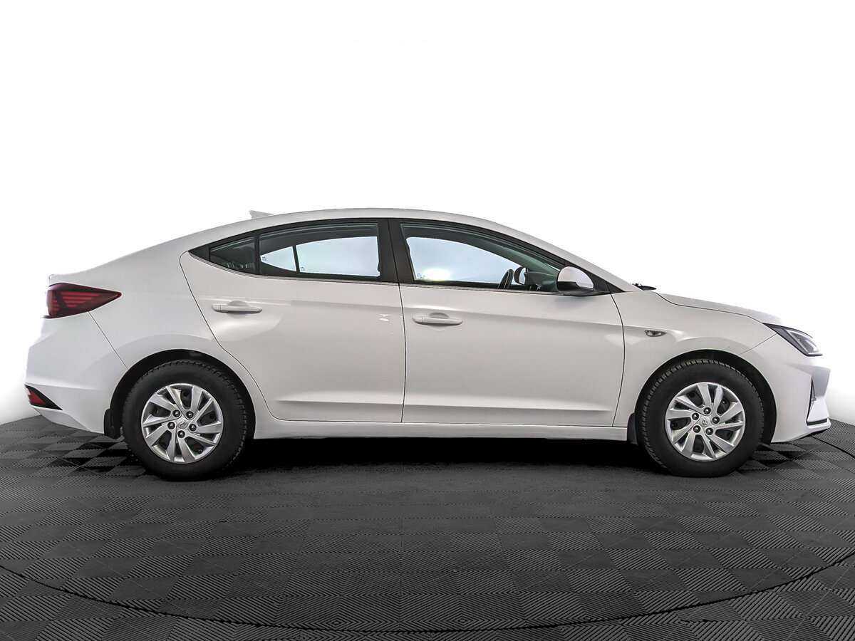 Hyundai Elantra 2020 года с пробегом. Фото: #3