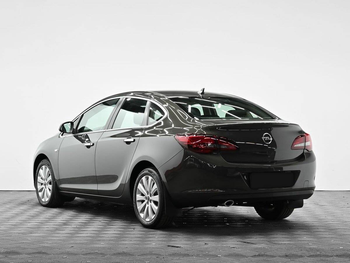 Opel Astra 2013 года с пробегом. Фото: #2