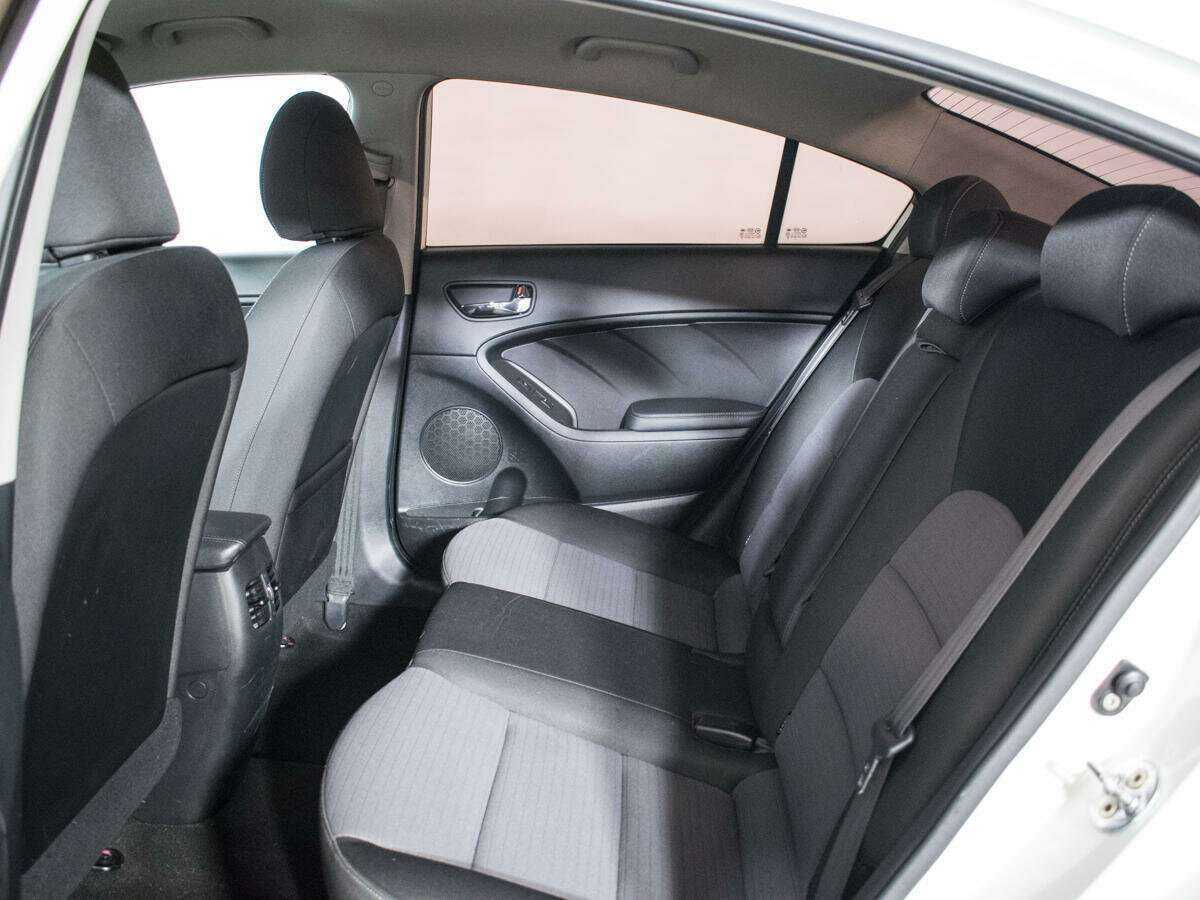 Kia Cerato 2015 года с пробегом. Фото: #9