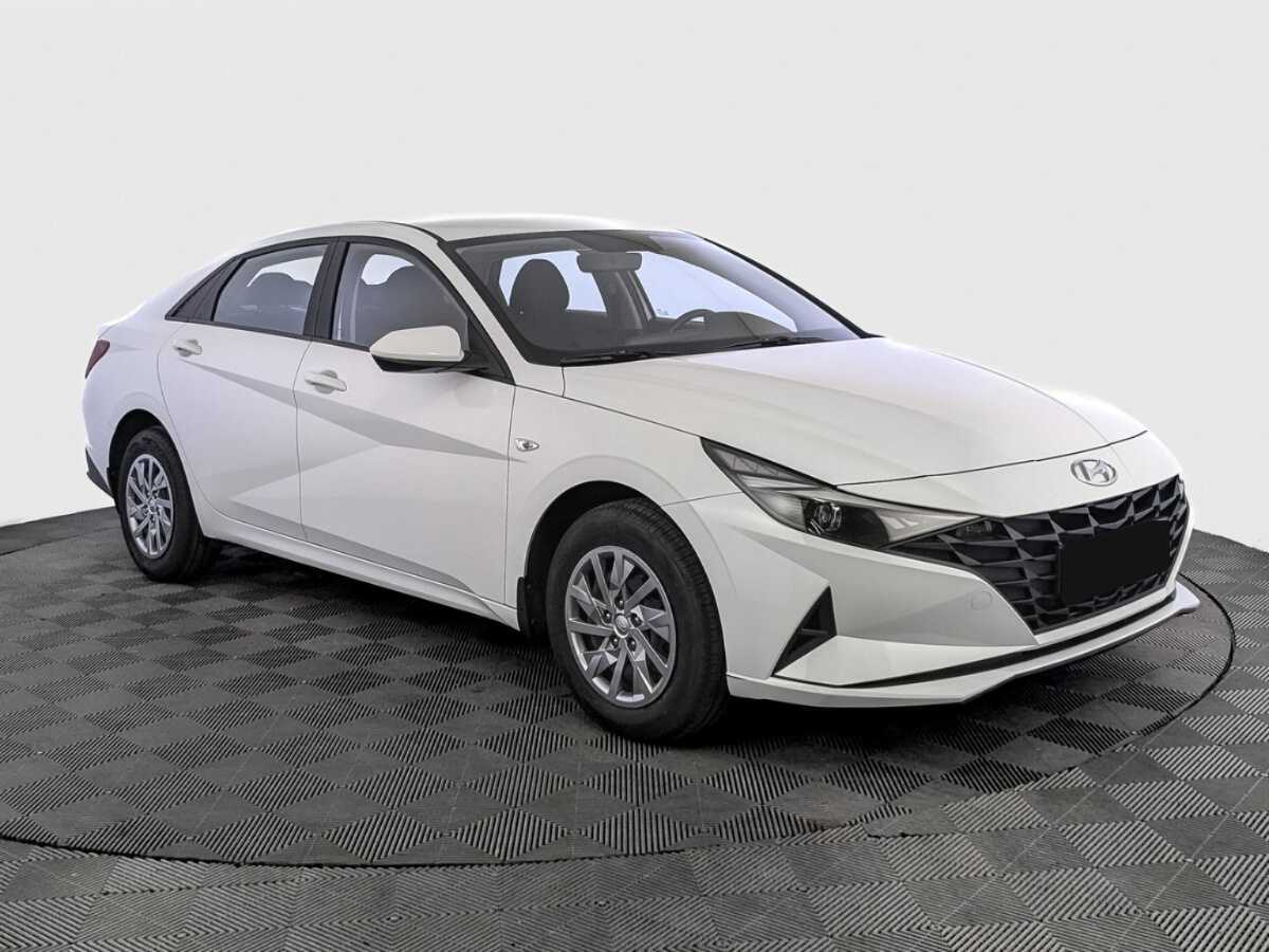 Hyundai Elantra 2021 года с пробегом. Фото: #2