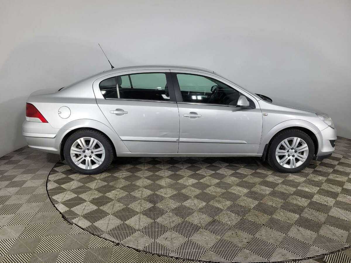 Opel Astra 2012 года с пробегом. Фото: #3