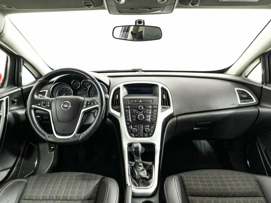 Opel Astra 2012 года с пробегом. Фото: #12
