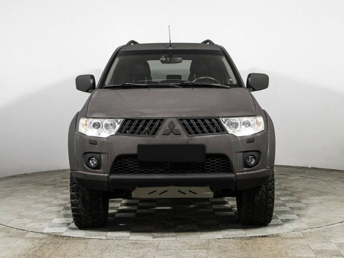 Mitsubishi Pajero Sport 2012 года с пробегом. Фото: #1