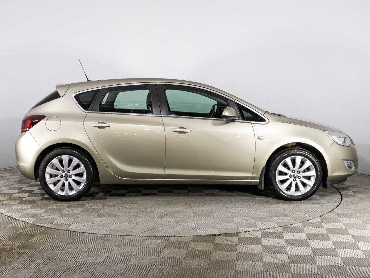 Opel Astra 2012 года с пробегом. Фото: #3