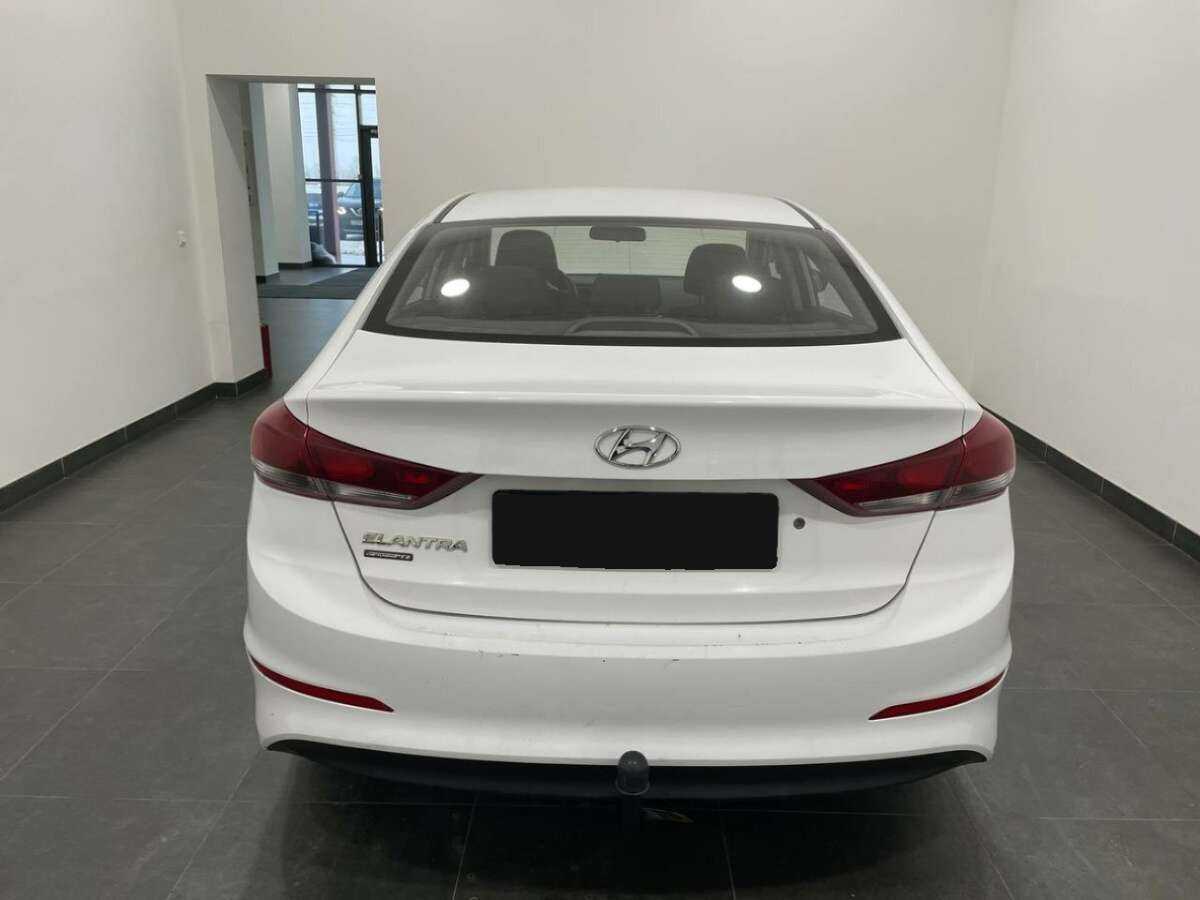 Hyundai Elantra 2016 года с пробегом. Фото: #3