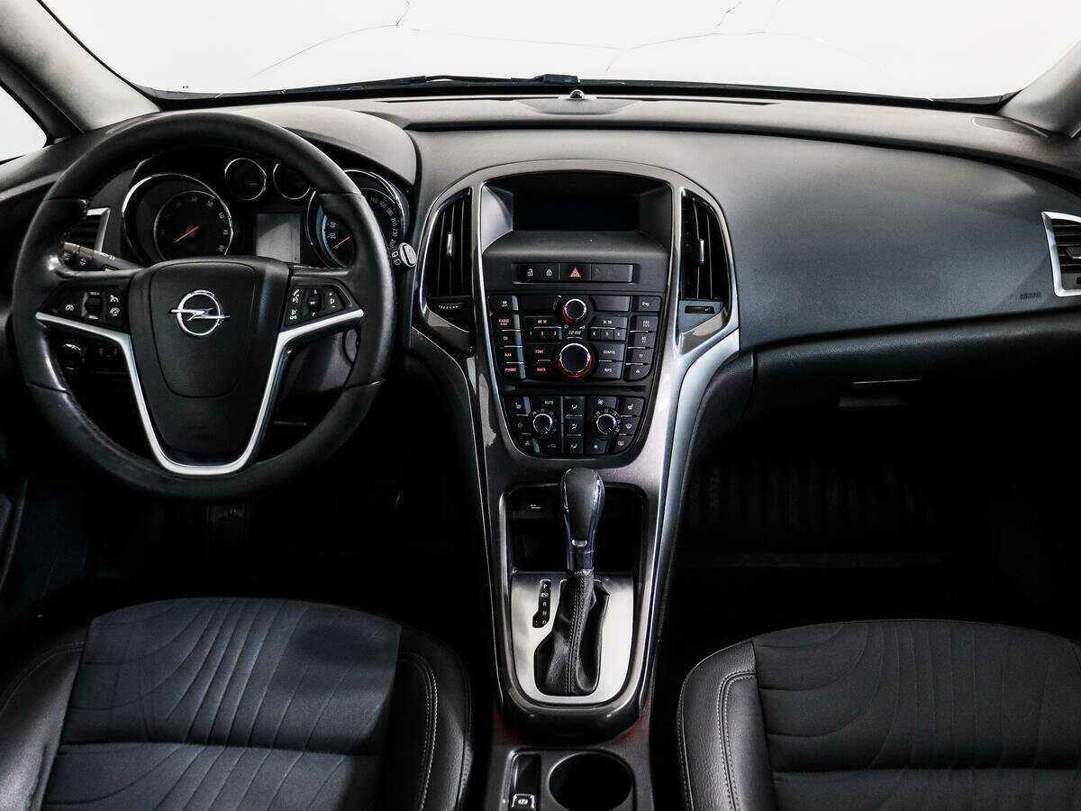 Opel Astra 2013 года с пробегом. Фото: #11