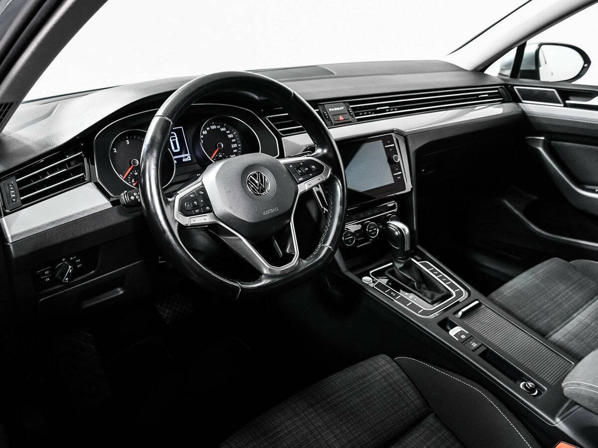 Volkswagen Passat 2019 года с пробегом. Фото: #12