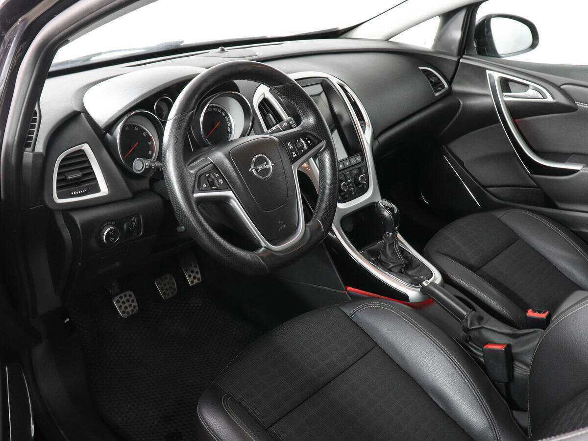 Opel Astra 2013 года с пробегом. Фото: #4