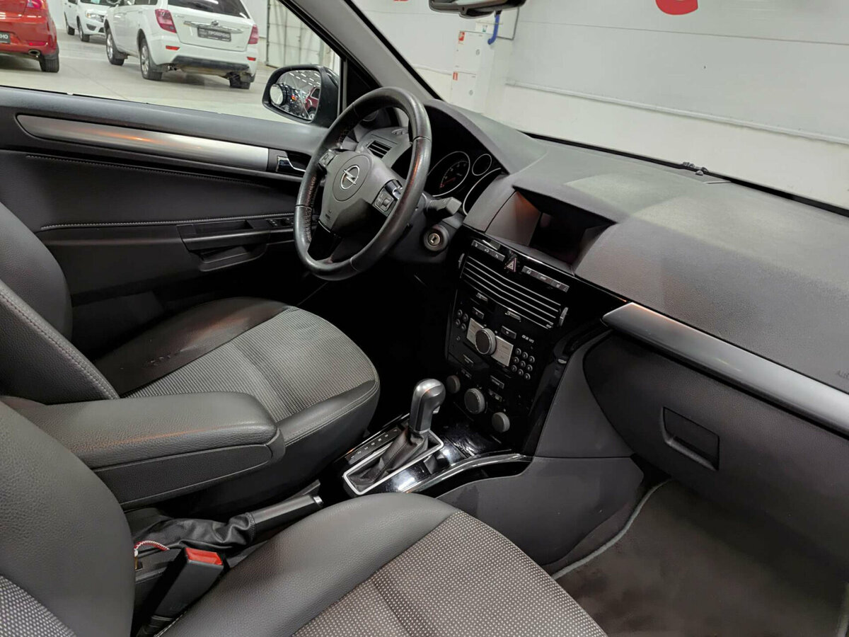 Opel Astra 2012 года с пробегом. Фото: #9