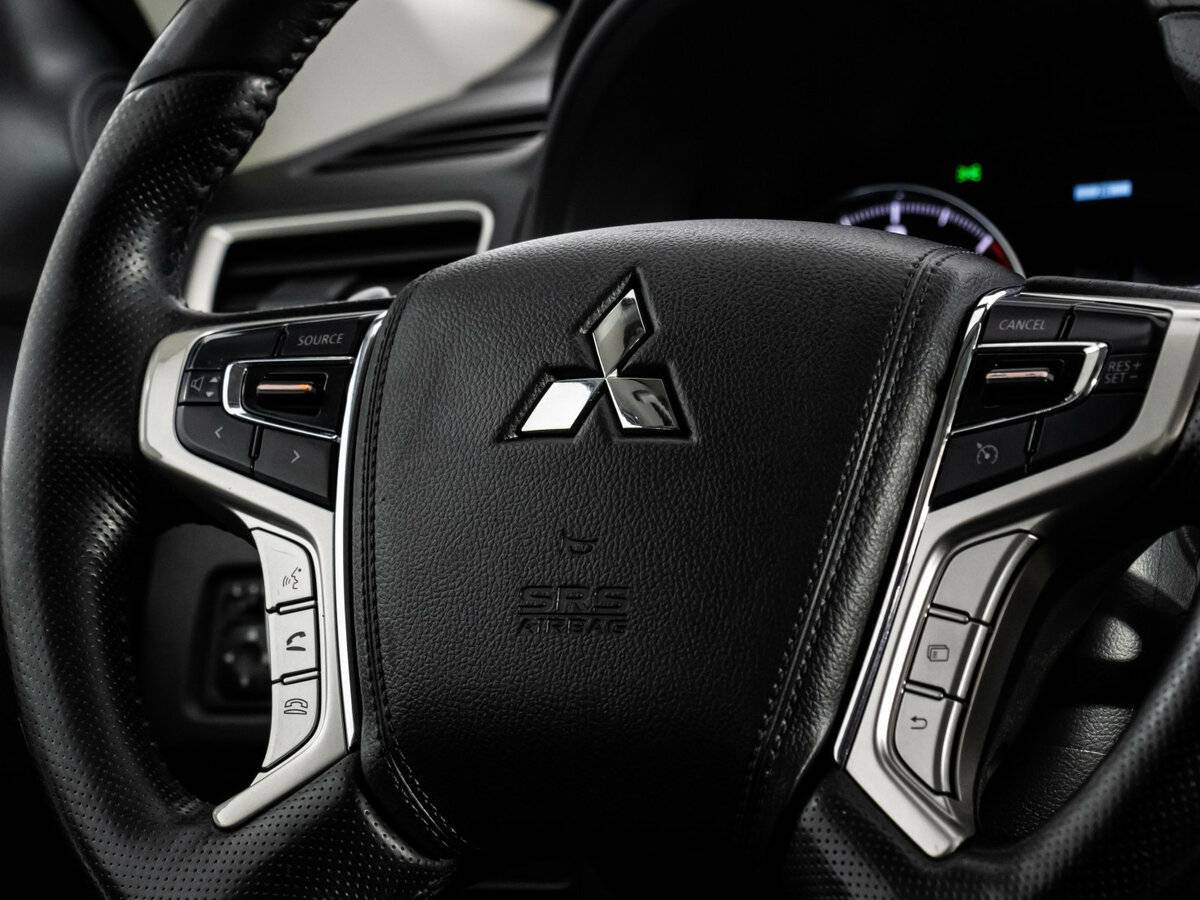 Mitsubishi Pajero Sport 2017 года с пробегом. Фото: #8