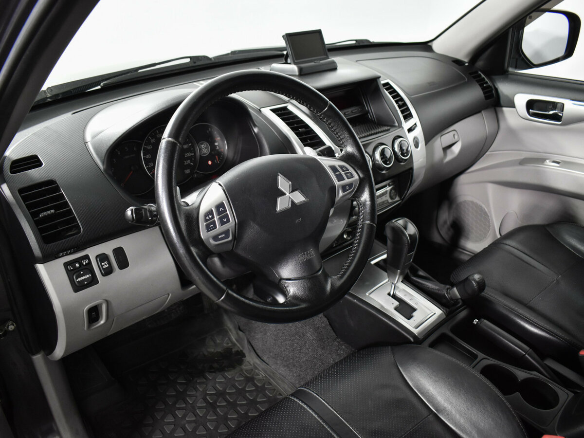 Mitsubishi Pajero Sport 2012 года с пробегом. Фото: #6