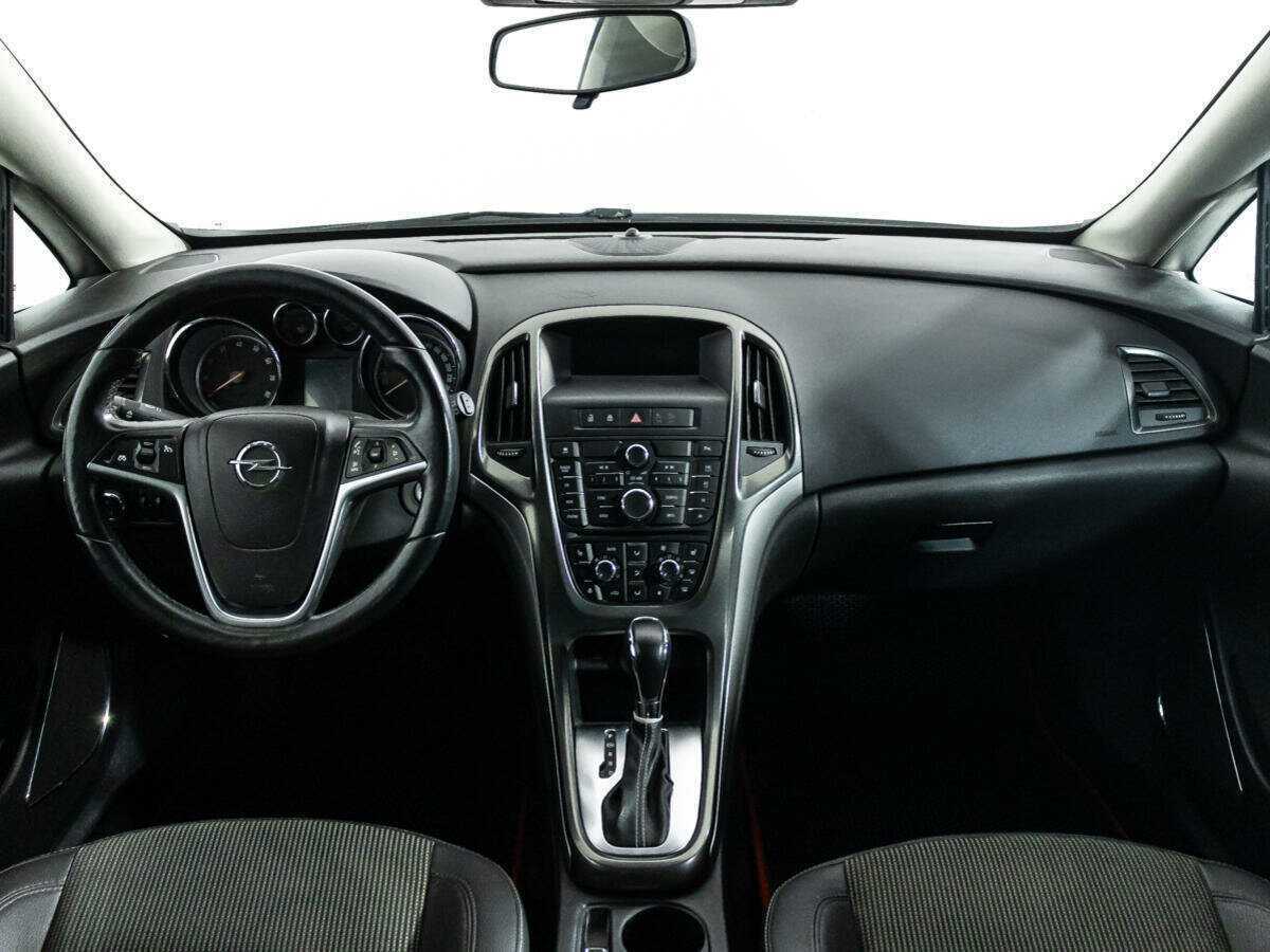 Opel Astra 2012 года с пробегом. Фото: #12
