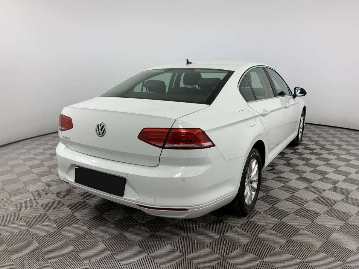 Volkswagen Passat 2019 года с пробегом. Фото: #4