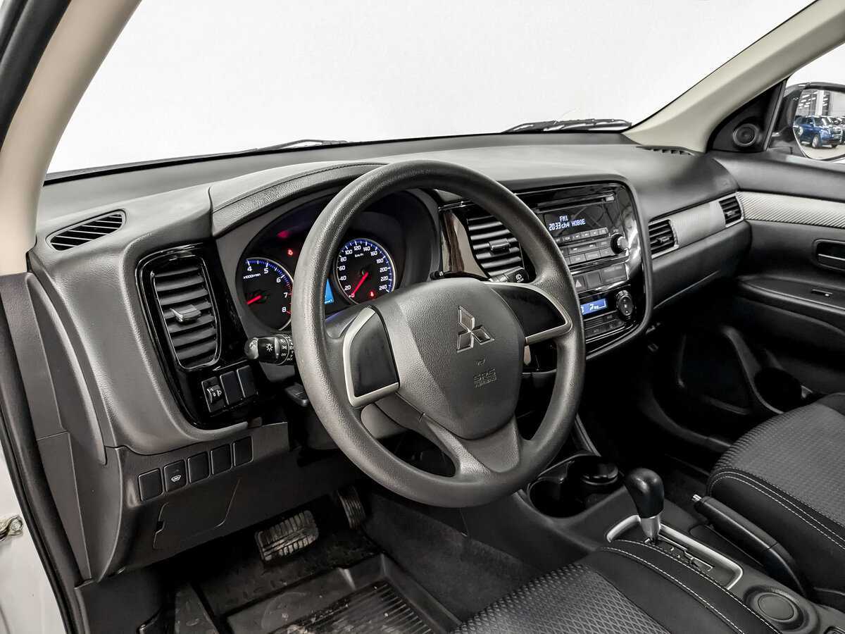 Mitsubishi Outlander 2015 года с пробегом. Фото: #15