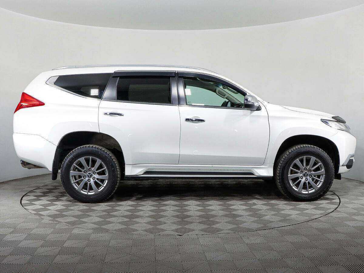Mitsubishi Pajero Sport 2018 года с пробегом. Фото: #3
