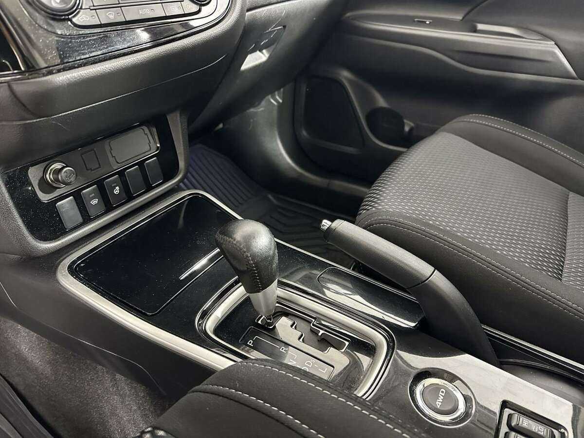 Mitsubishi Outlander 2017 года с пробегом. Фото: #12