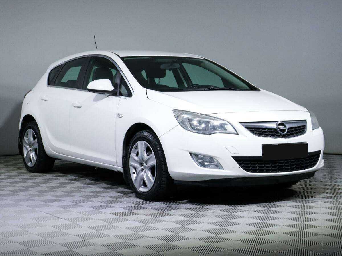 Opel Astra 2012 года с пробегом. Фото: #2