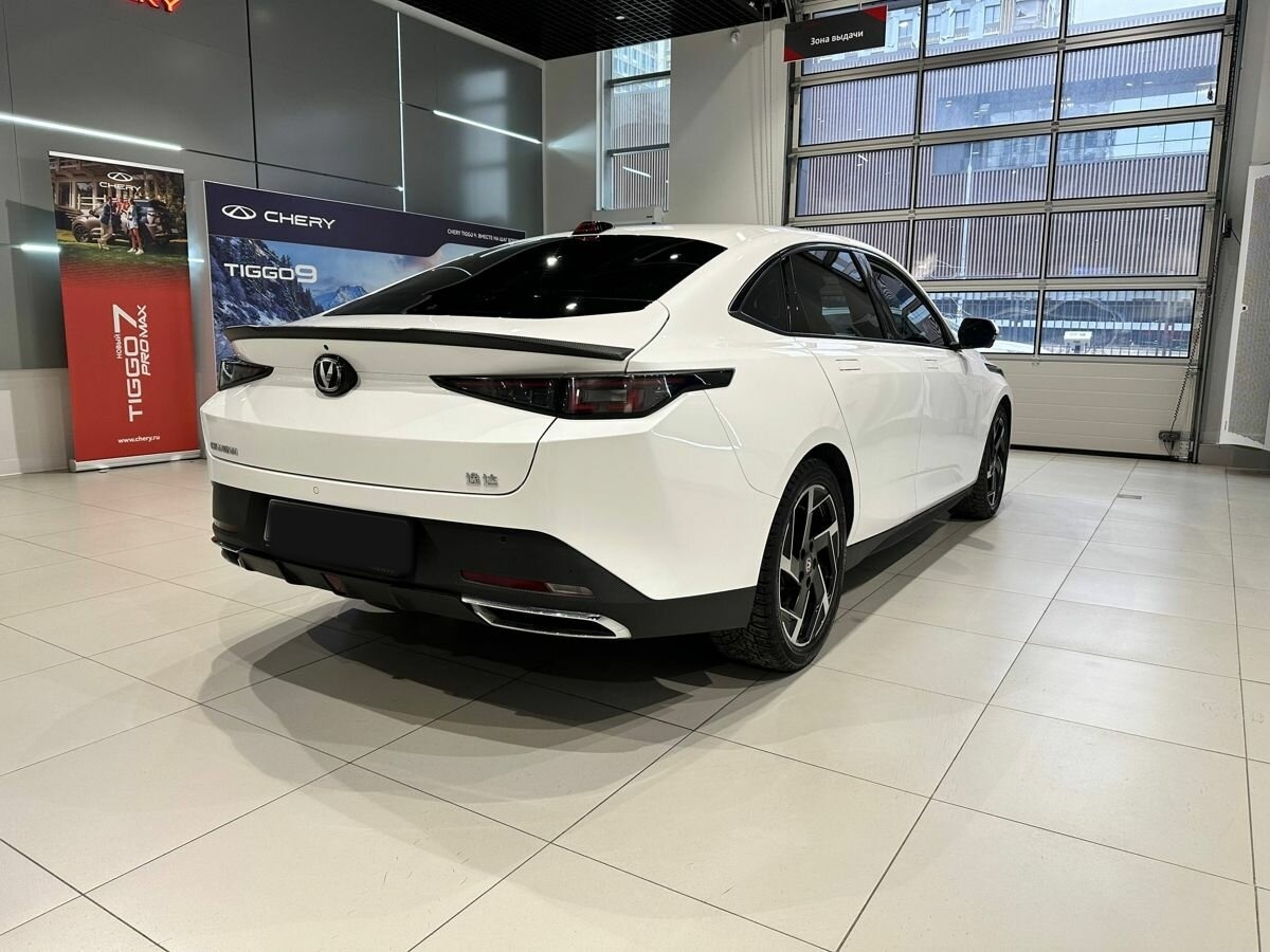 Changan Lamore 2023 года с пробегом. Фото: #3