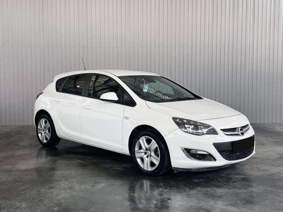 Opel Astra 2012 года с пробегом. Фото: #2