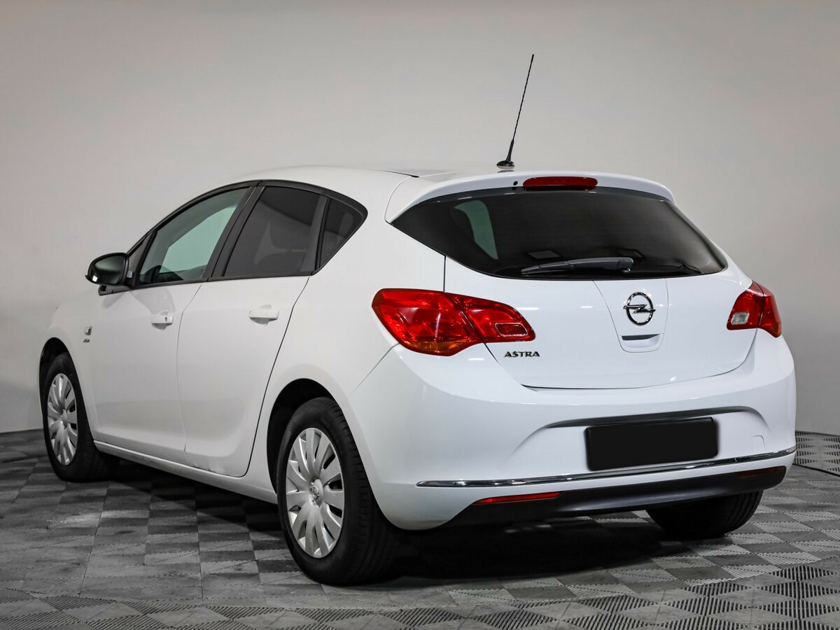 Opel Astra 2014 года с пробегом. Фото: #5