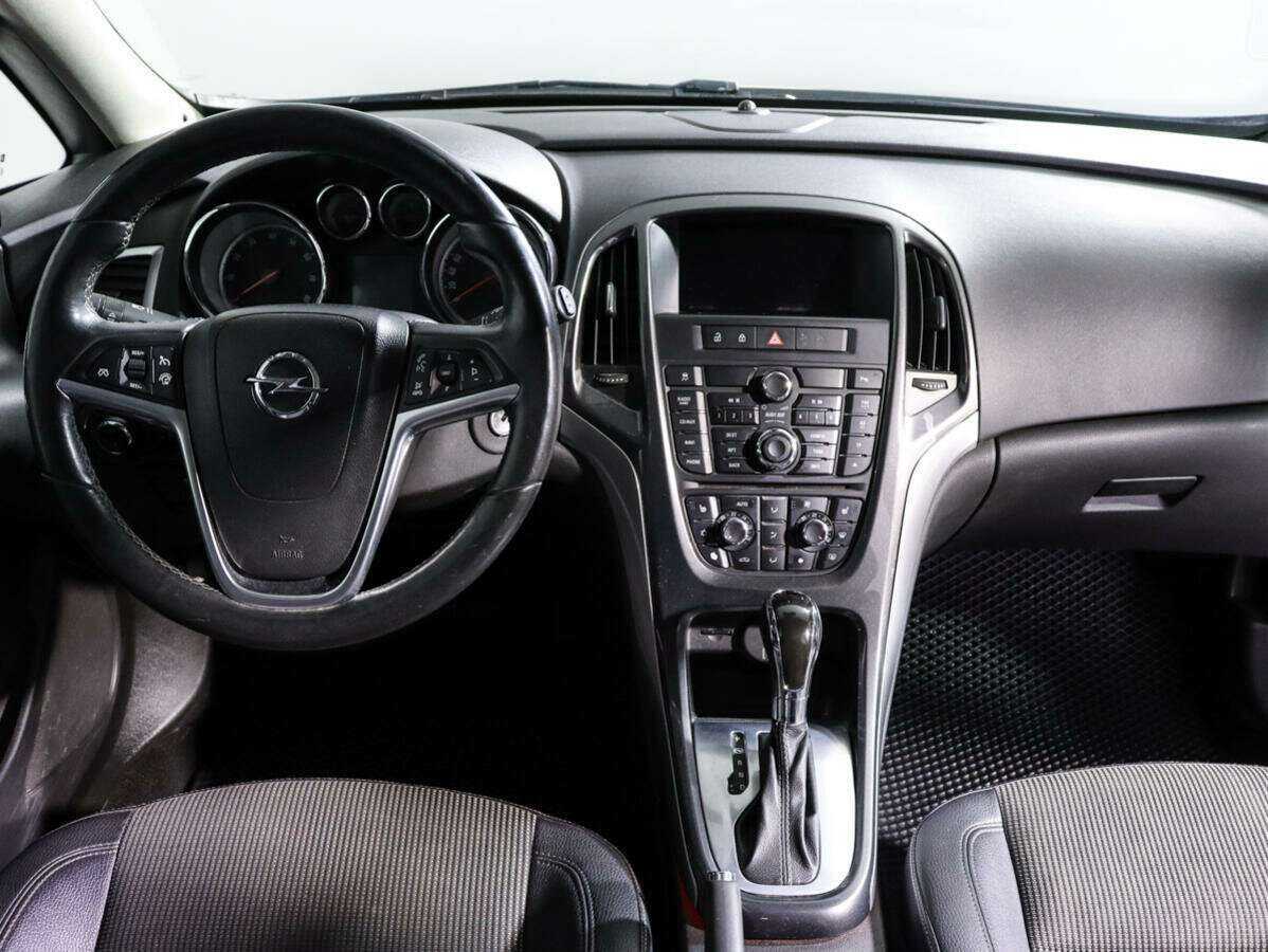 Opel Astra 2012 года с пробегом. Фото: #8