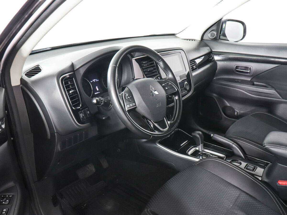 Mitsubishi Outlander 2018 года с пробегом. Фото: #8