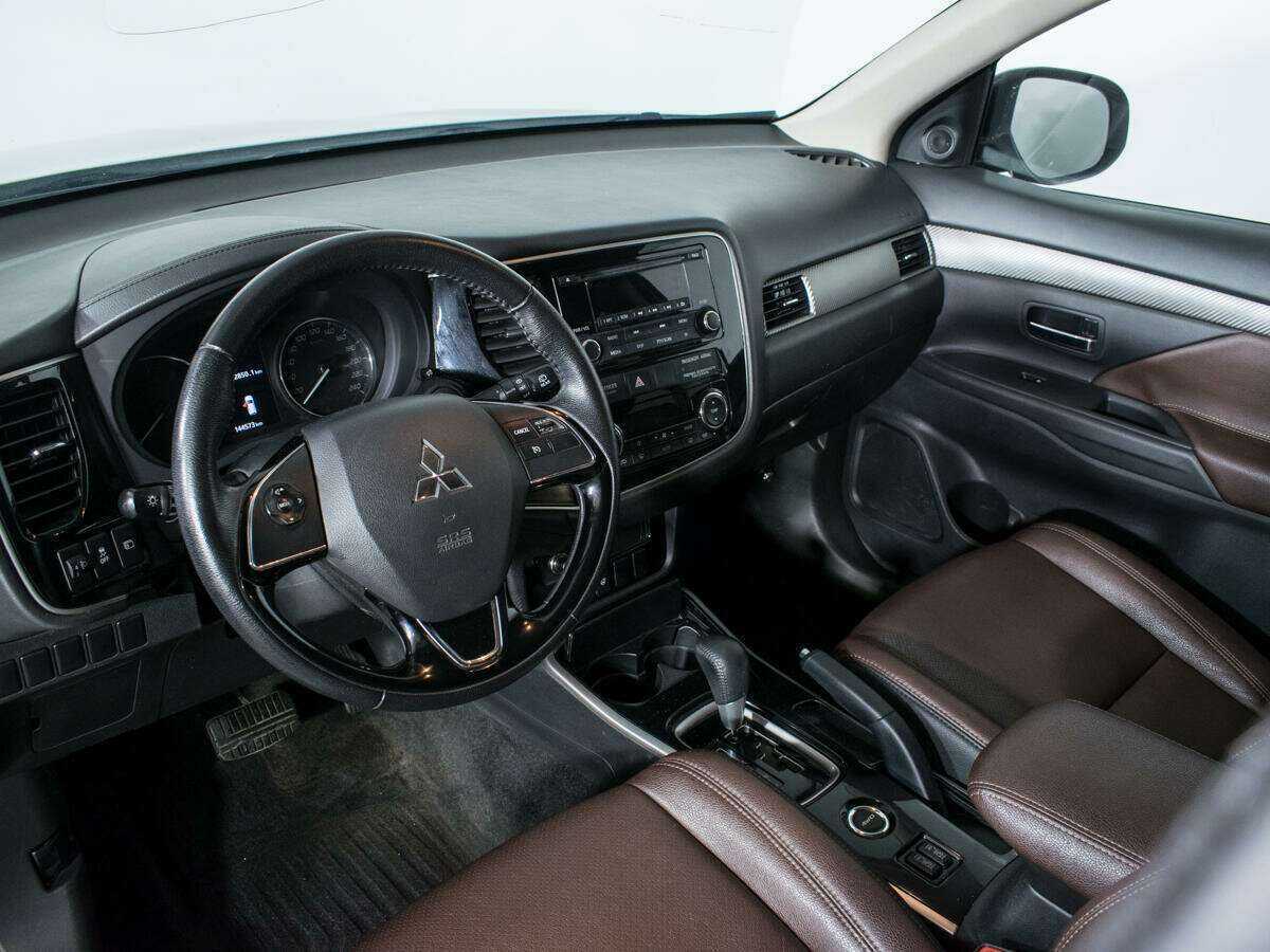 Mitsubishi Outlander 2017 года с пробегом. Фото: #11