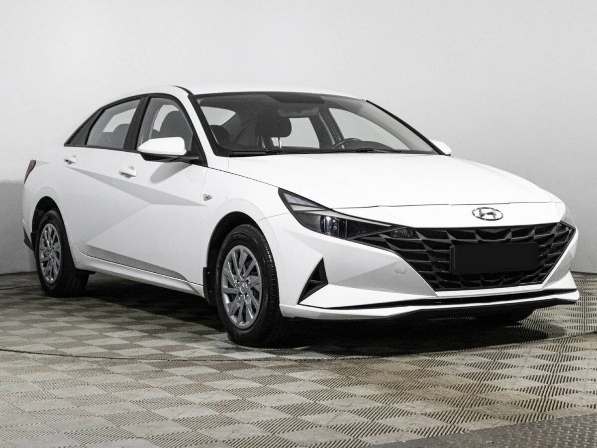 Hyundai Elantra 2021 года с пробегом. Фото: #2