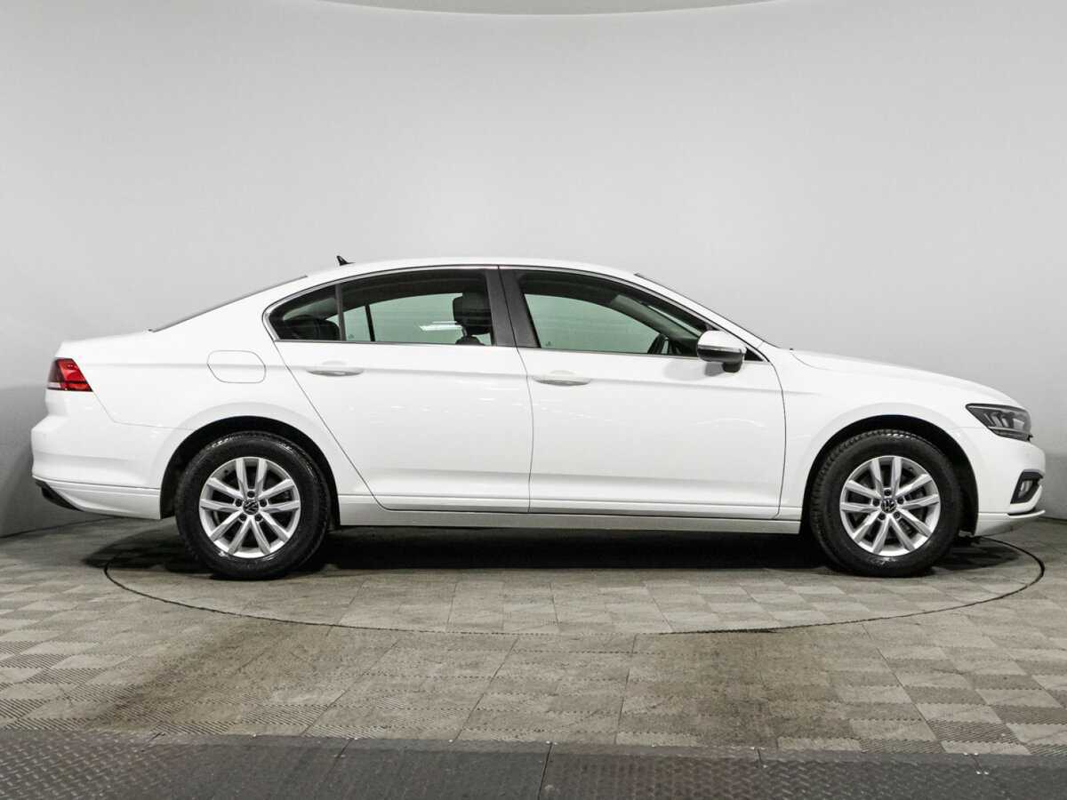 Volkswagen Passat 2020 года с пробегом. Фото: #3