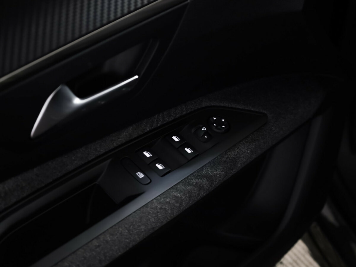 Peugeot 3008 2020 года с пробегом. Фото: #11