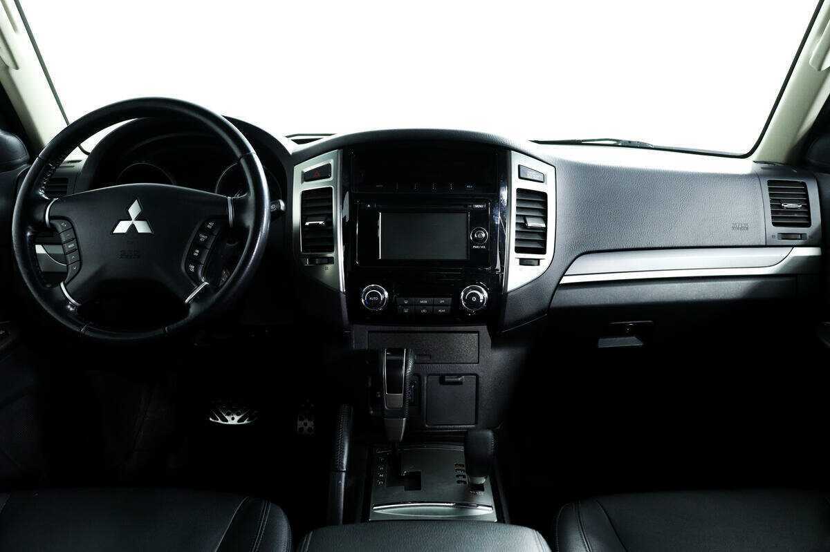 Mitsubishi Pajero 2018 года с пробегом. Фото: #10